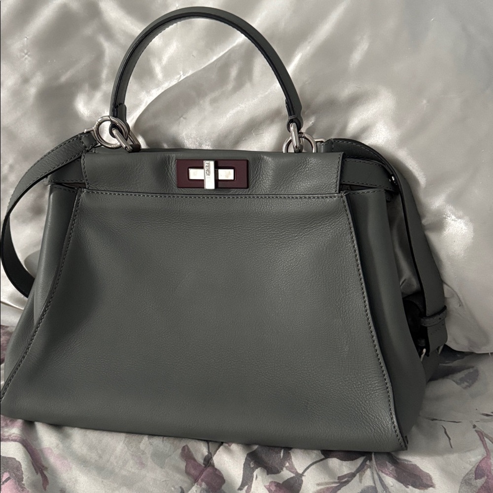 Fendi Vitello Seta Shiny Nappa Medium Peekaboo Iconic Satchel Alga Rosa Doll ♥️